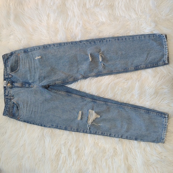 BDG by Urban Outfitters Light Wash Ripped Knee Mom Jeans - Picture 1 of 4